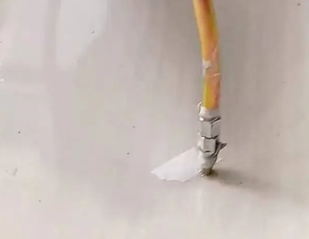 射阳瓷砖空鼓维修公司专业解答在瓷砖铺贴过程中，如果使用的砂料过粗（如全部使用了粗砂），可能会导致以下问题